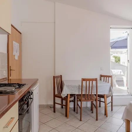 Apartment Apartments Center Pag 50 M To The Sea Pag Town