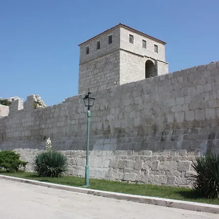 Apartments Center Pag 50 M To The Sea