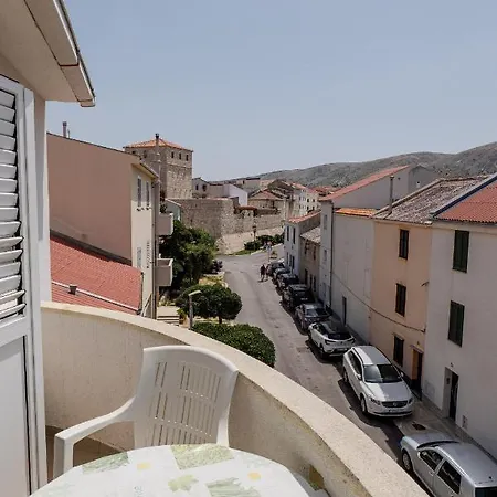 Center Pag 50 M To The Sea Apartman *