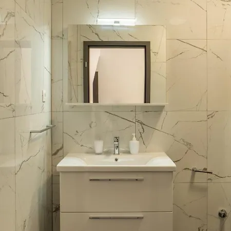 Daire Center Pag 50 M To The Sea Pag Town