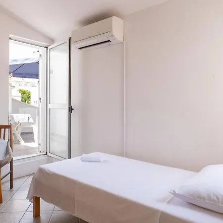 Apartment Apartments Center Pag 50 M To The Sea Pag Town