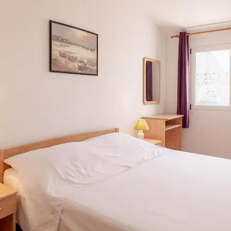 Apartments Center Pag 50 M To The Sea