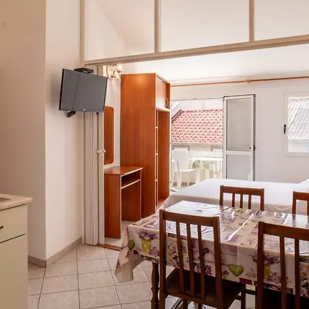 Apartments Center Pag 50 M To The Sea Apartment Pag Town