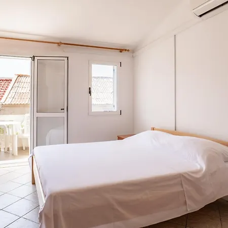 Apartments Center Pag 50 M To The Sea * Pag Town