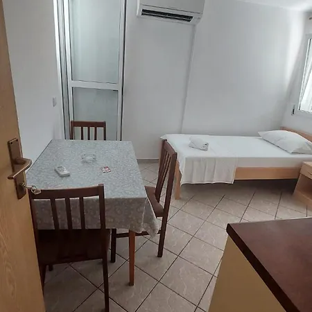 Center Pag 50 M To The Sea Apartman Pag Town