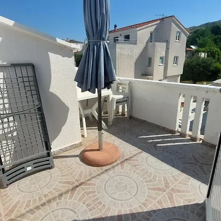 Center Pag 50 M To The Sea Apartman *
