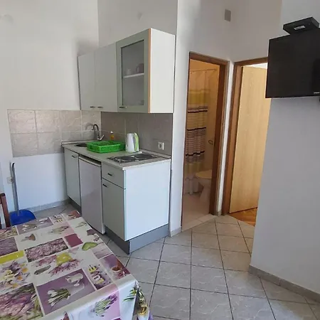 Apartman Center Pag 50 M To The Sea Pag Town