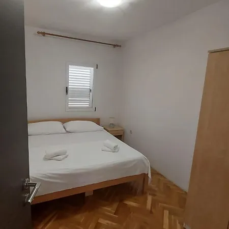 Center Pag 50 M To The Sea Apartman