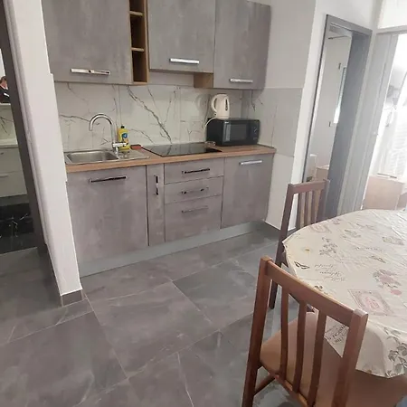 Center Pag 50 M To The Sea Apartman *