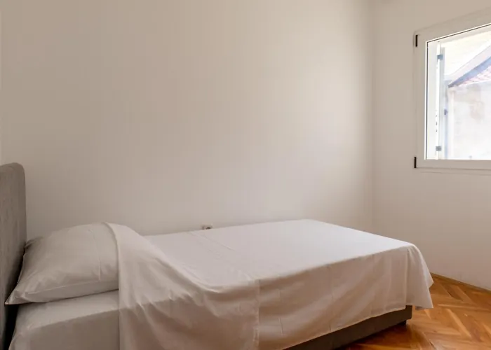Apartments Center Pag 50 M To The Sea Pag Town