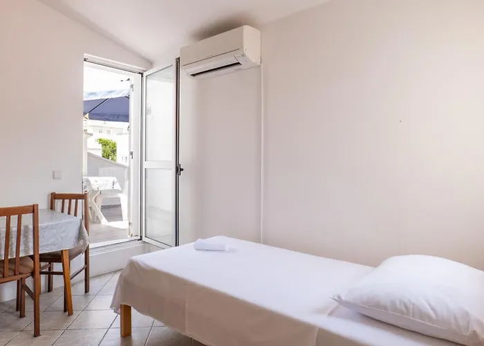 Apartment Apartments Center Pag 50 M To The Sea Pag Town