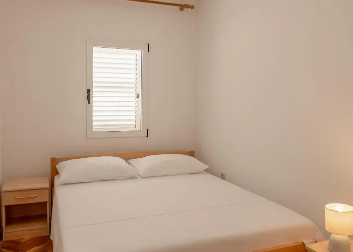 Apartment Apartments Center Pag 50 M To The Sea *