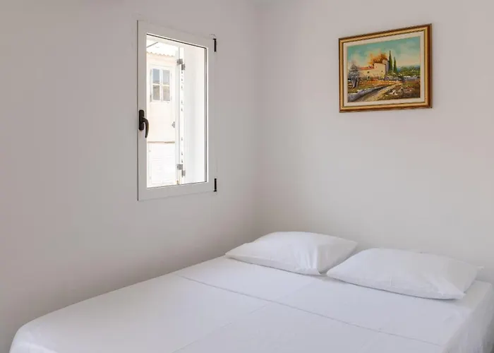 Apartment Apartments Center Pag 50 M To The Sea Pag Town