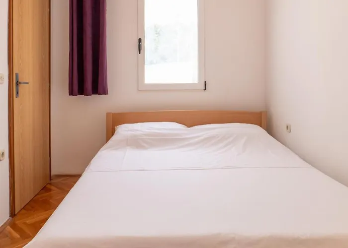 Apartments Center Pag 50 M To The Sea Pag Town