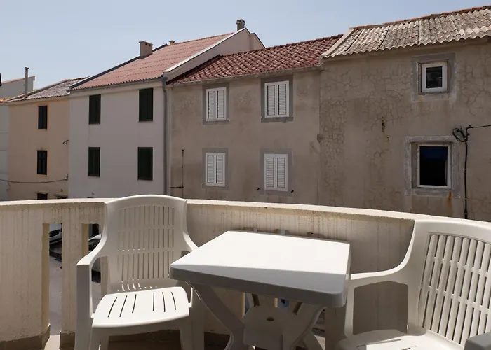 Apartment Apartments Center Pag 50 M To The Sea