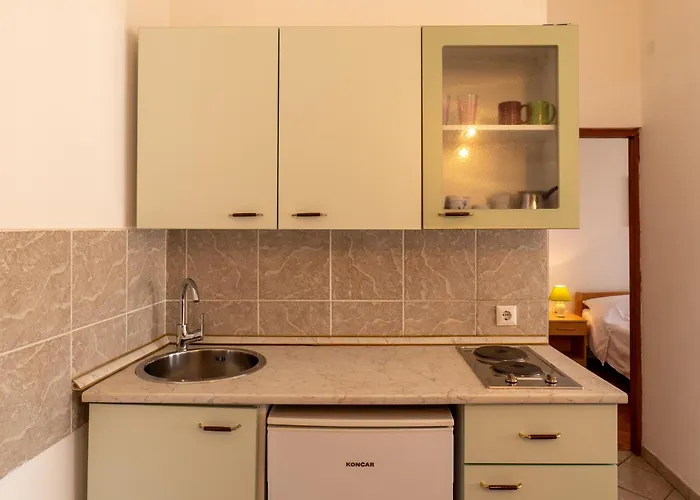Apartments Center Pag 50 M To The Sea